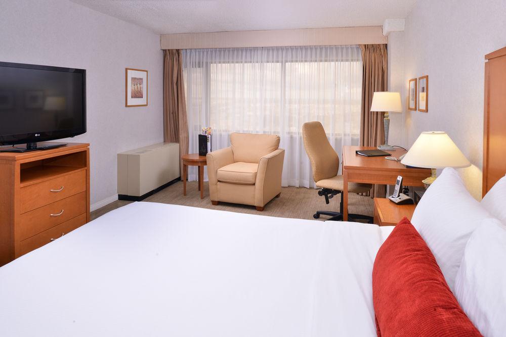 Delta Hotels By Marriott Риджайна Экстерьер фото