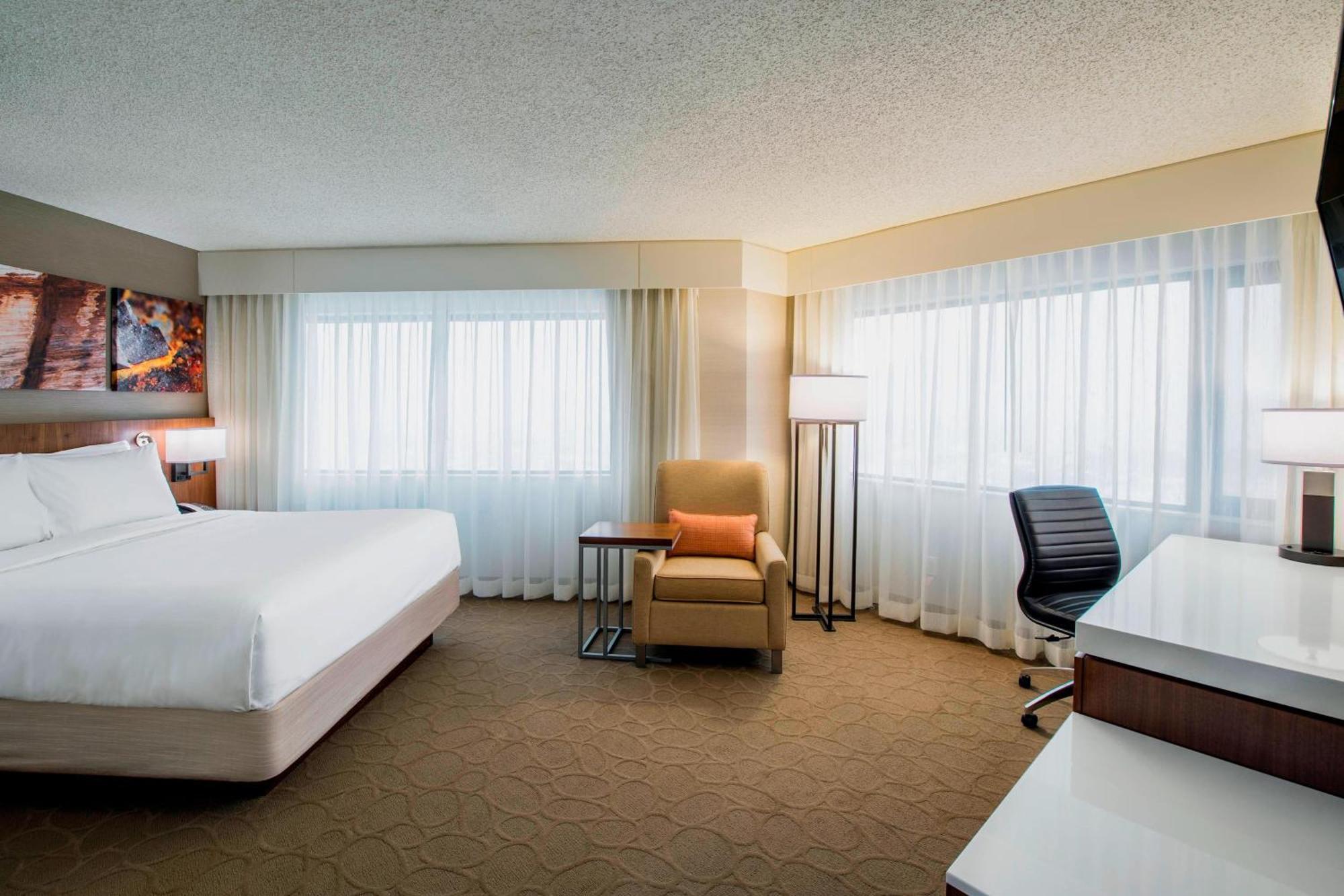 Delta Hotels By Marriott Риджайна Экстерьер фото