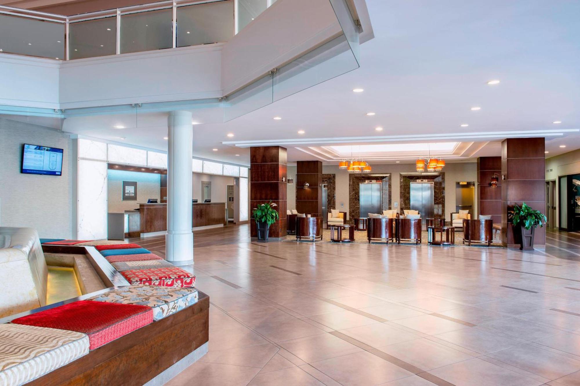 Delta Hotels By Marriott Риджайна Экстерьер фото